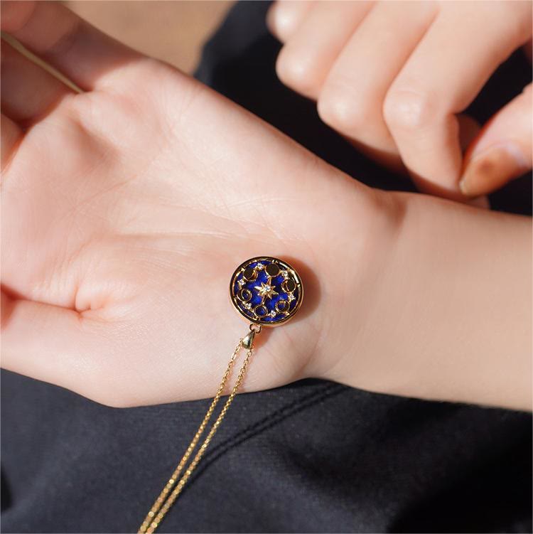 Collier Olivenorma en lapis-lazuli avec huit phases de lune et étoile