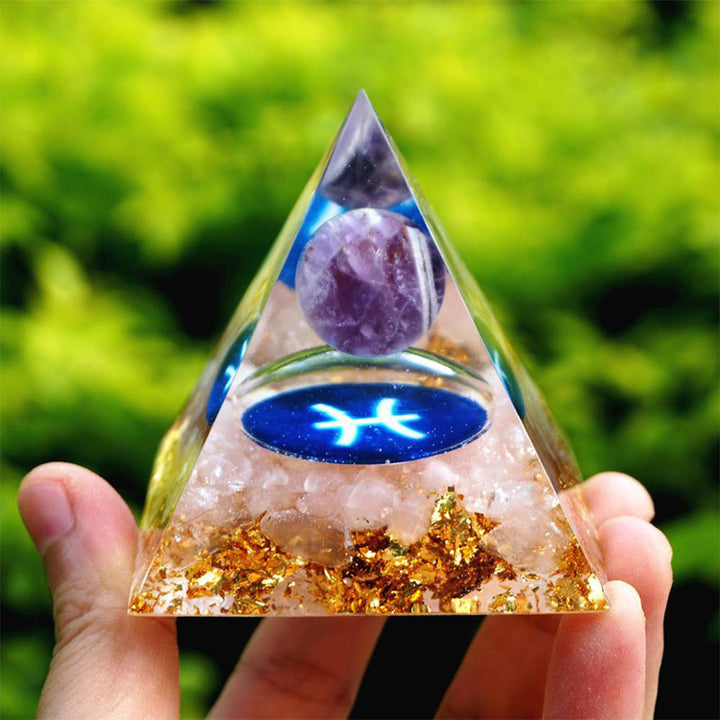 Pyramide d'orgone Poissons en améthyste Olivenorma avec quartz rose