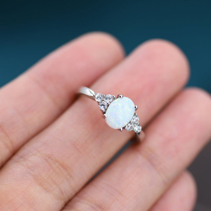 Bague délicate en opale ovale Olivenorma