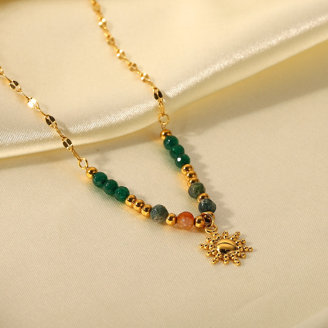 Collier avec pendentif en pierre de soleil émeraude et labradorite Olivenorma 