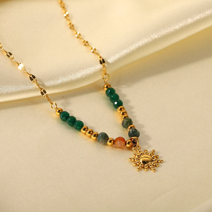 Collier avec pendentif en pierre de soleil émeraude et labradorite Olivenorma 