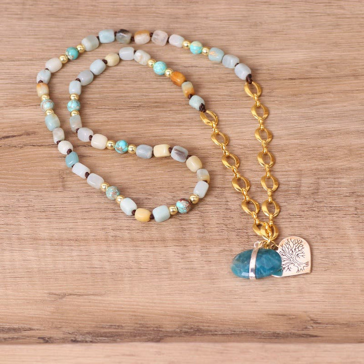 Collier Mala avec pendentif en forme de cœur et perles en pierre irrégulières Olivenorma 