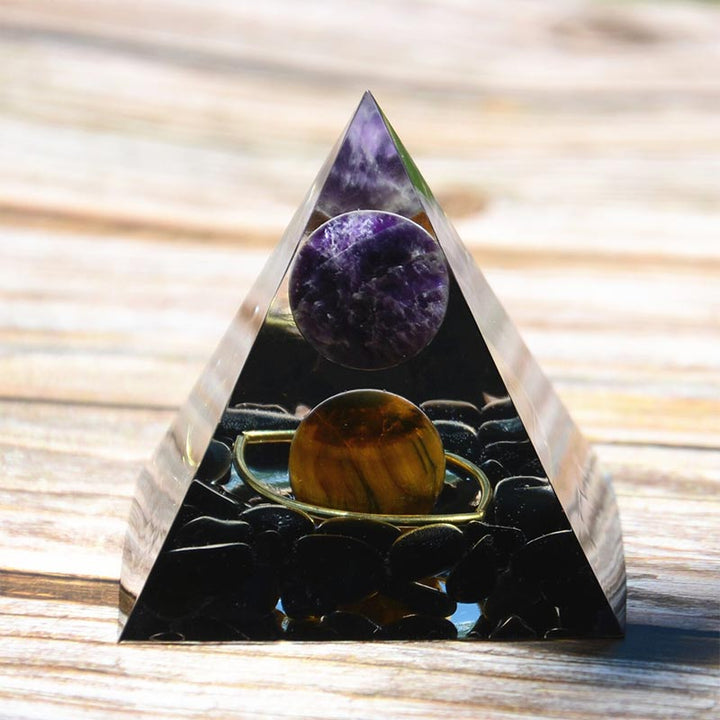 Sphère d'améthyste Olivenorma avec pyramide d'orgone en obsidienne œil de tigre 