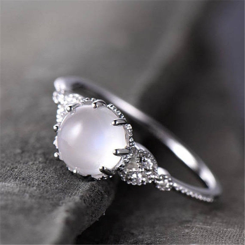 Olivenorma ronde en pierre de lune et opale blanche avec zircon