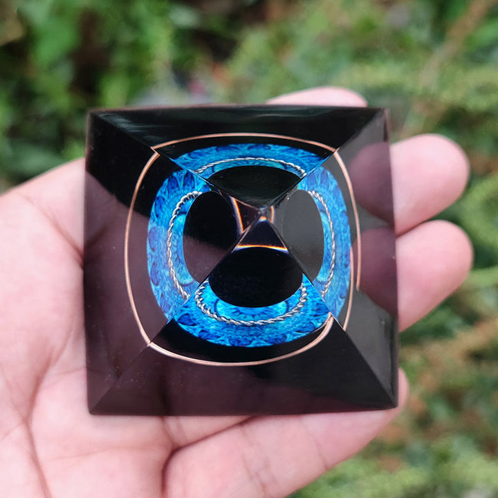 Pyramide énergétique orgonite en obsidienne Olivenorma 