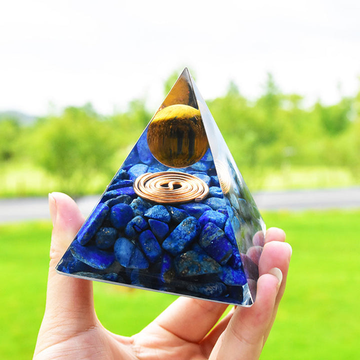 Pyramide d'orgone en œil de tigre et lapis-lazuli Olivenorma