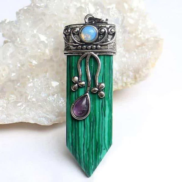 Collier en pierre naturelle de protection de la déesse Olivenorma 