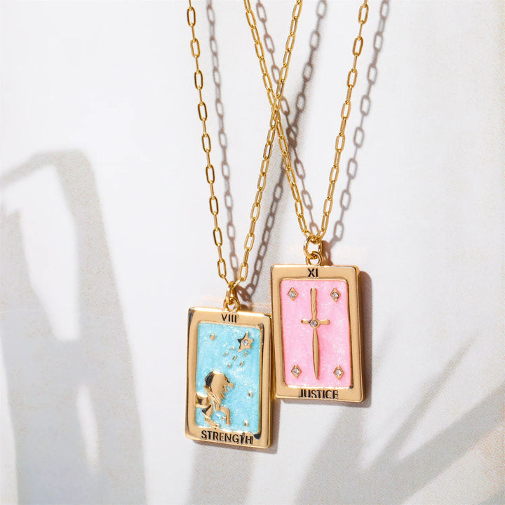 Collier pendentif carré en acier titane avec carte de tarot vintage Olivenorma 