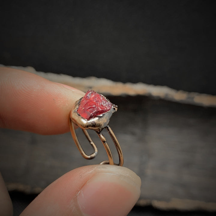 Bague ajustable en pierre brute irrégulière naturelle Olivenorma avec douze pierres de naissance