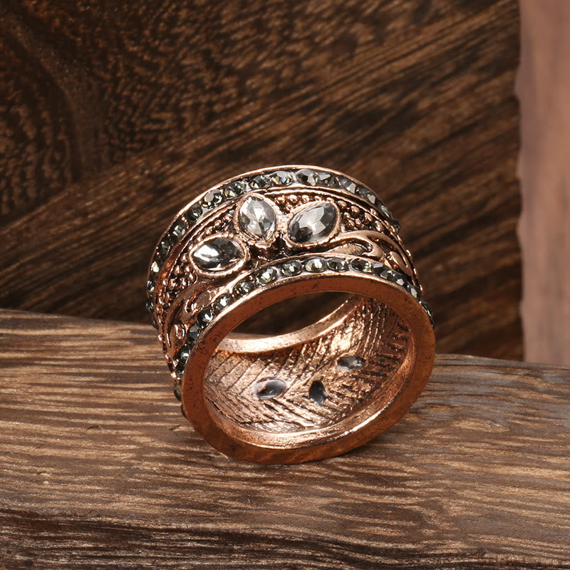 Bague Olivenorma en bronze doré et pierre de lune grise de Bohème