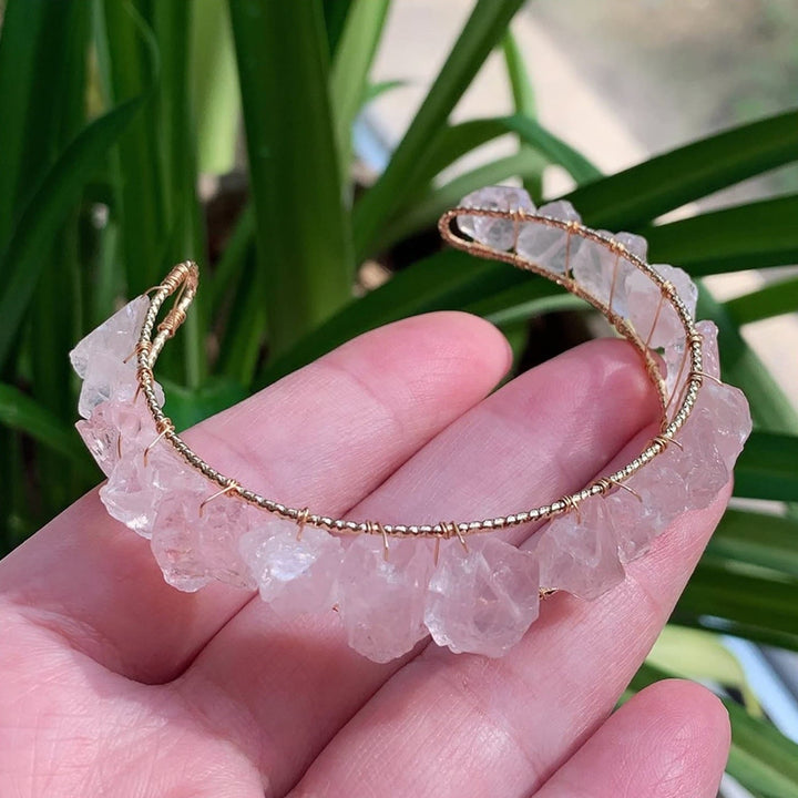 Bracelet enroulé en fil de fer avec perles de gravier en cristal naturel Olivenorma 