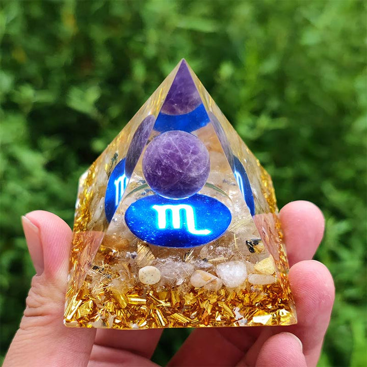 Pyramide d'orgone du zodiaque Scorpion en améthyste Olivenorma avec quartz clair