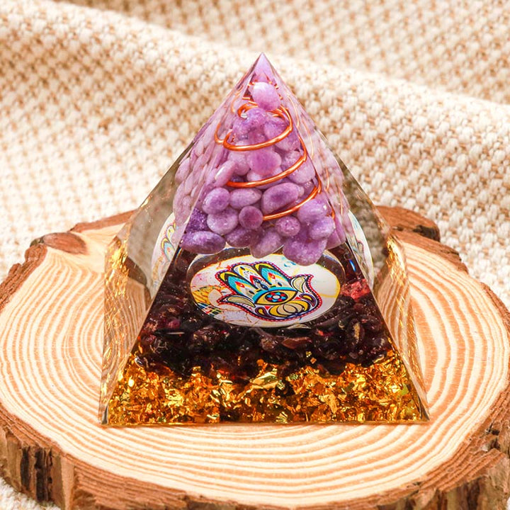 Pyramide d'orgone de guérison Hamsa en jade violet Olivenorma avec grenat