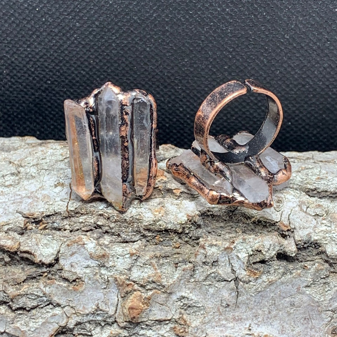 Bague réglable à triple combinaison irrégulière en quartz clair naturel Olivenorma