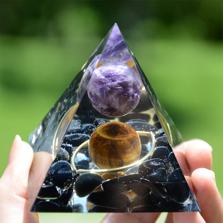 Sphère d'améthyste Olivenorma avec pyramide d'orgone en obsidienne œil de tigre 