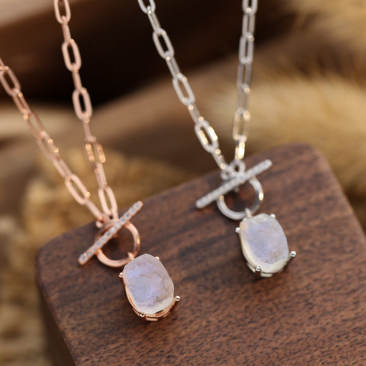 Collier avec pendentif en pierre de lune naturelle et fermoir ouvert Olivenorma