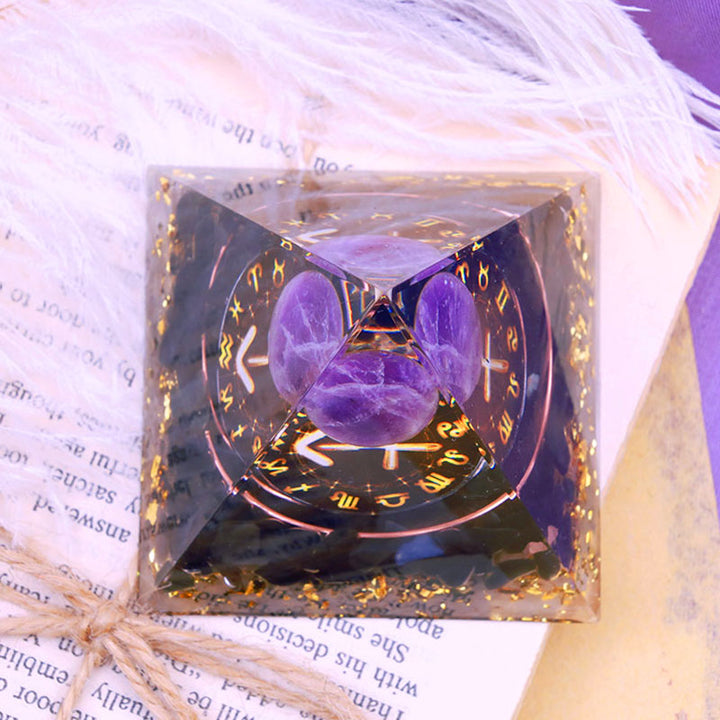 Sphère d'améthyste Olivenorma avec pyramide d'orgone du zodiaque Sagittaire en obsidienne 