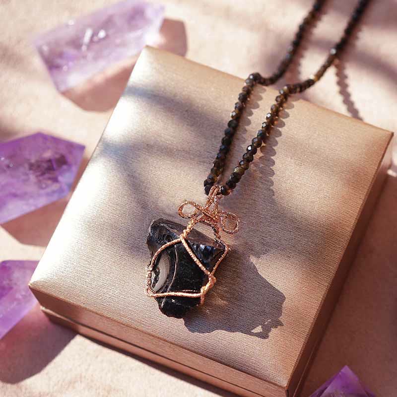 Collier pendentif fait main en cristal naturel brut Olivenorma 