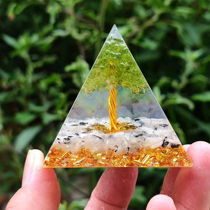 Pyramide d'orgone de l'arbre de vie en pierre de lune Olivenorma avec péridot