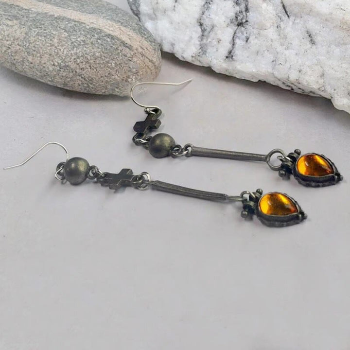 Boucles d'oreilles en pierre d'ambre en forme de goutte d'eau de la tribu Olivenorma 