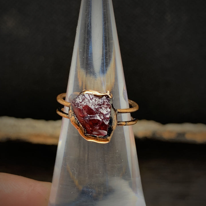 Bague ajustable en pierre brute irrégulière naturelle Olivenorma avec douze pierres de naissance