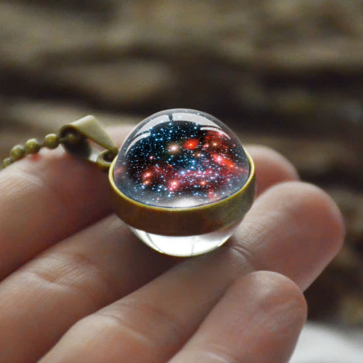 Collier coloré en boule de verre tridimensionnelle