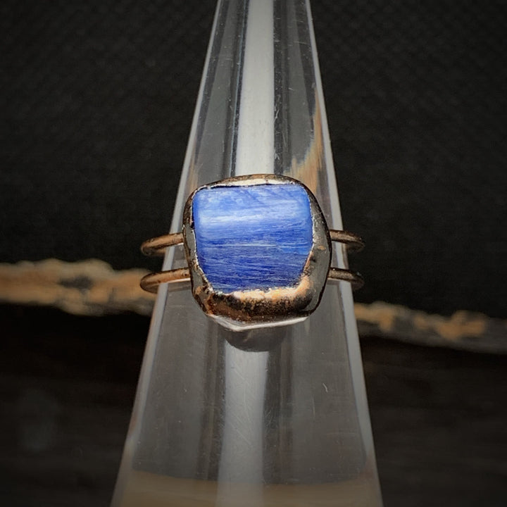 Bague ajustable en pierre brute irrégulière naturelle Olivenorma avec douze pierres de naissance