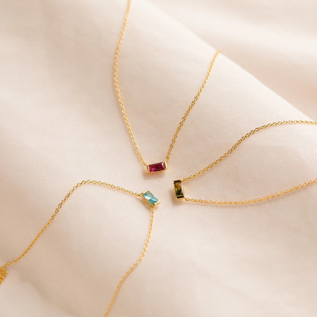 Collier avec pendentif rectangulaire simple Olivenorma en acier inoxydable et pierre de naissance, orné d'une carte cadeau. - image 42