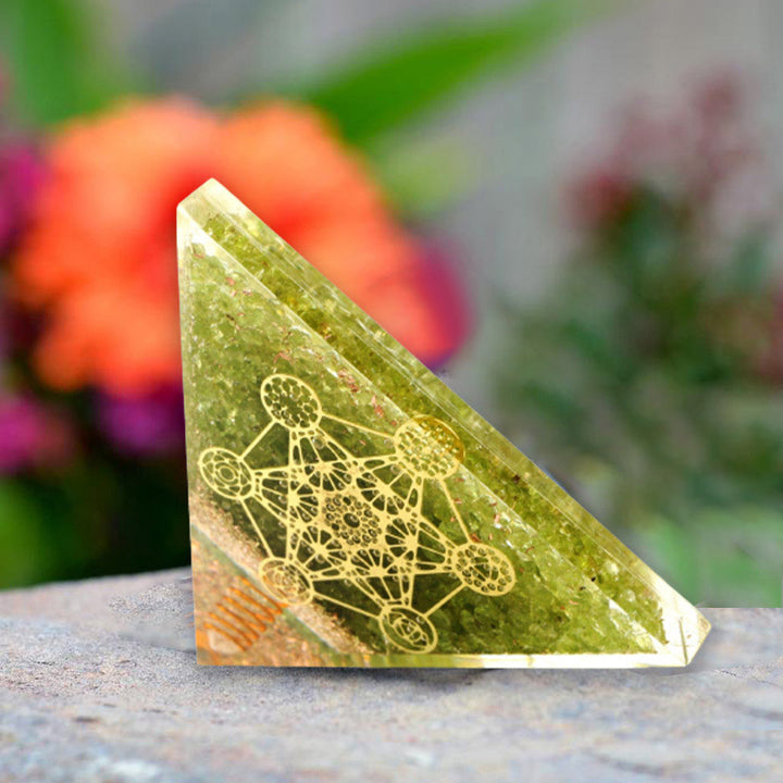 Pyramide d'orgone du cube de Metatron en péridot Olivenorma