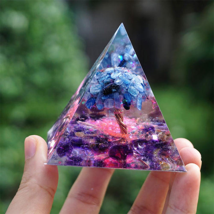 Pyramide d'orgone en cristal d'améthyste et de cyanite de l'arbre de vie Olivenorma