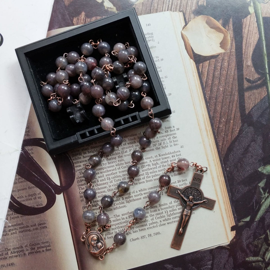Collier chapelet avec croix en boule acrylique marron Olivenorma 