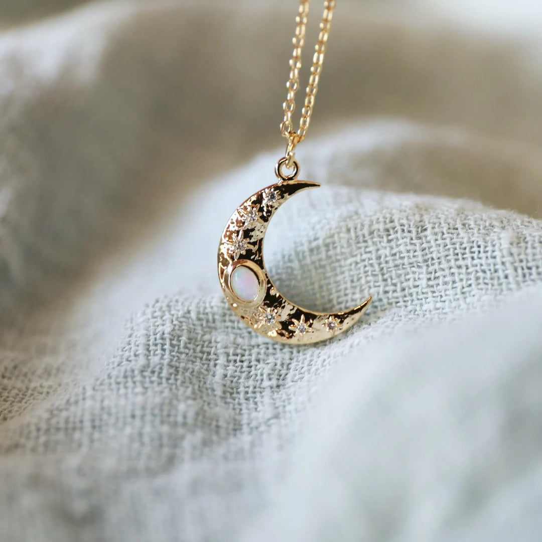 Collier pendentif clavicule en opale de lune dorée Olivenorma 