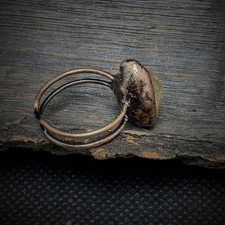 Bague ajustable en pierre brute irrégulière naturelle Olivenorma avec douze pierres de naissance