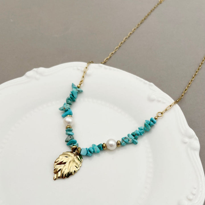 Collier pendentif en feuilles de turquoise irrégulières naturelles Olivenorma 