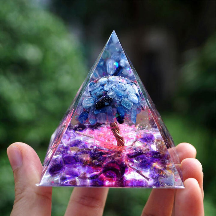 Pyramide d'orgone en cristal d'améthyste et de cyanite de l'arbre de vie Olivenorma