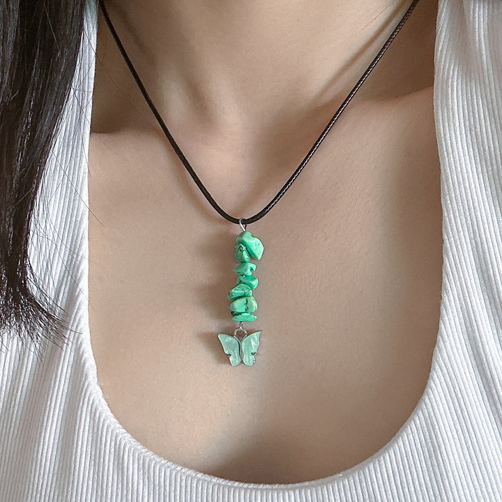 Collier en cuir et fil ciré avec pompon papillon en pierre naturelle Olivenorma