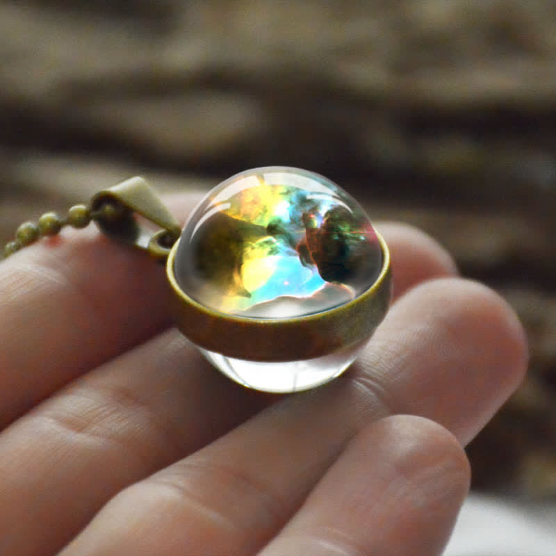 Collier coloré en boule de verre tridimensionnelle