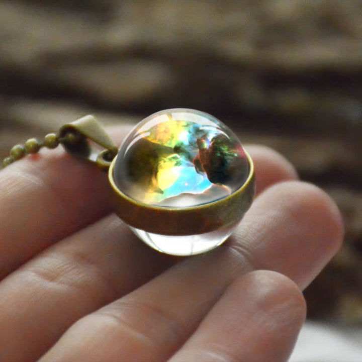 Collier coloré en boule de verre tridimensionnelle