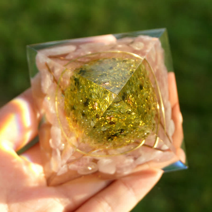 Pyramide d'orgone arbre de vie en quartz rose péridot Olivenorma