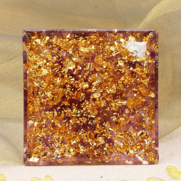 Sphère de pierre solaire Olivenorma avec pyramide d'orgone en améthyste