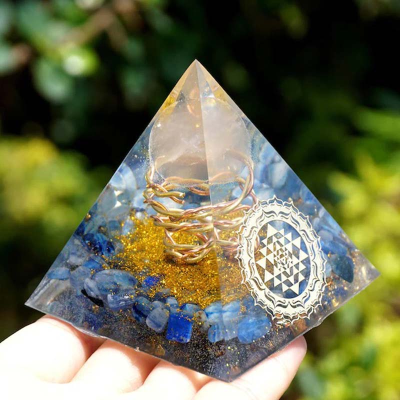 Pyramide orgonite en quartz rose et cyanite Olivenorma