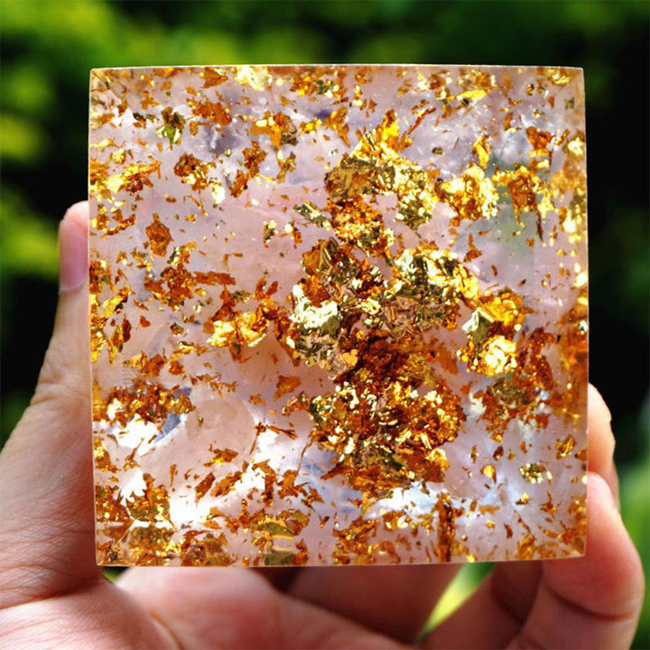 Pyramide d'orgone Poissons en améthyste Olivenorma avec quartz rose
