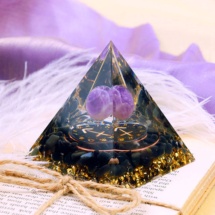 Sphère d'améthyste Olivenorma avec pyramide d'orgone du zodiaque Sagittaire en obsidienne 