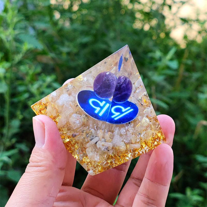 Pyramide d'orgone du zodiaque Balance en améthyste Olivenorma avec quartz clair