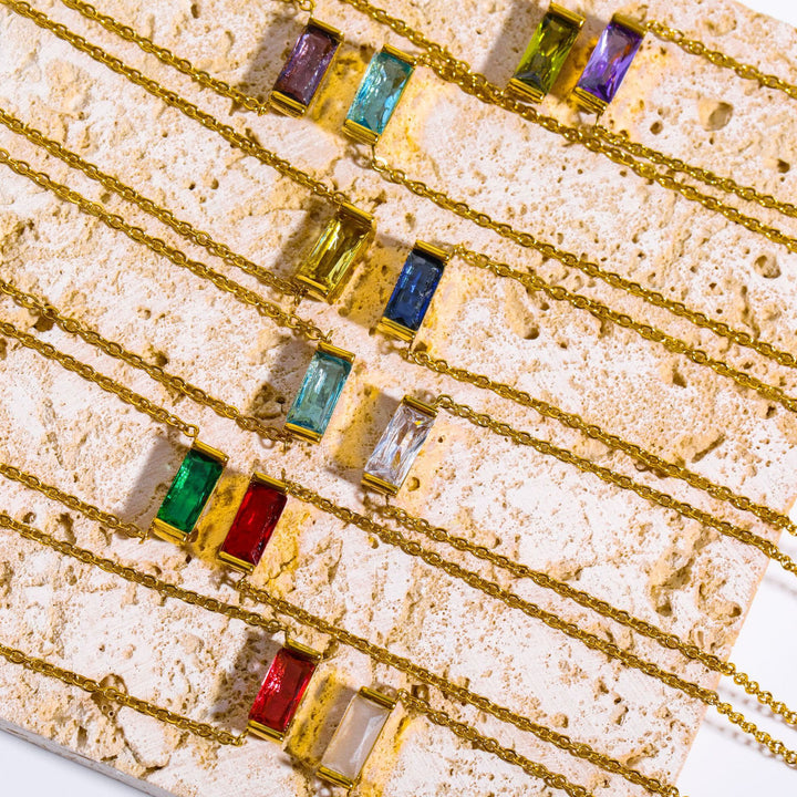 Collier avec pendentif rectangulaire simple Olivenorma en acier inoxydable et pierre de naissance, orné d'une carte cadeau. - image 44