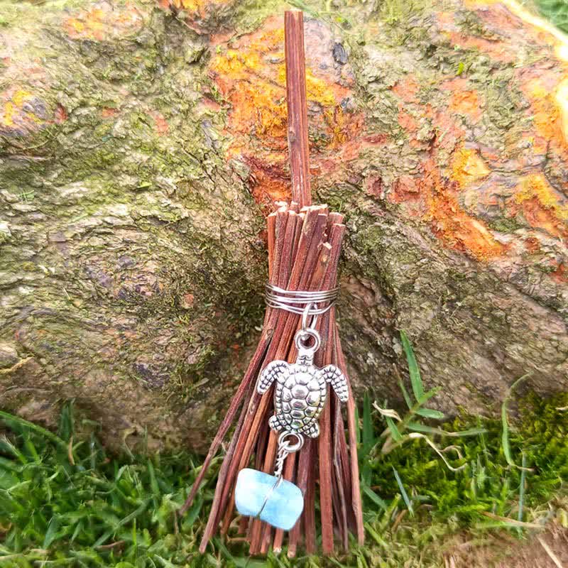 Mini décoration de balai tortue en cristal faite à la main Olivenorma - Branche, tortue et quartz bleu - image 3