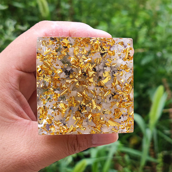 Pyramide d'orgone de l'arbre de vie en pierre de lune Olivenorma avec péridot