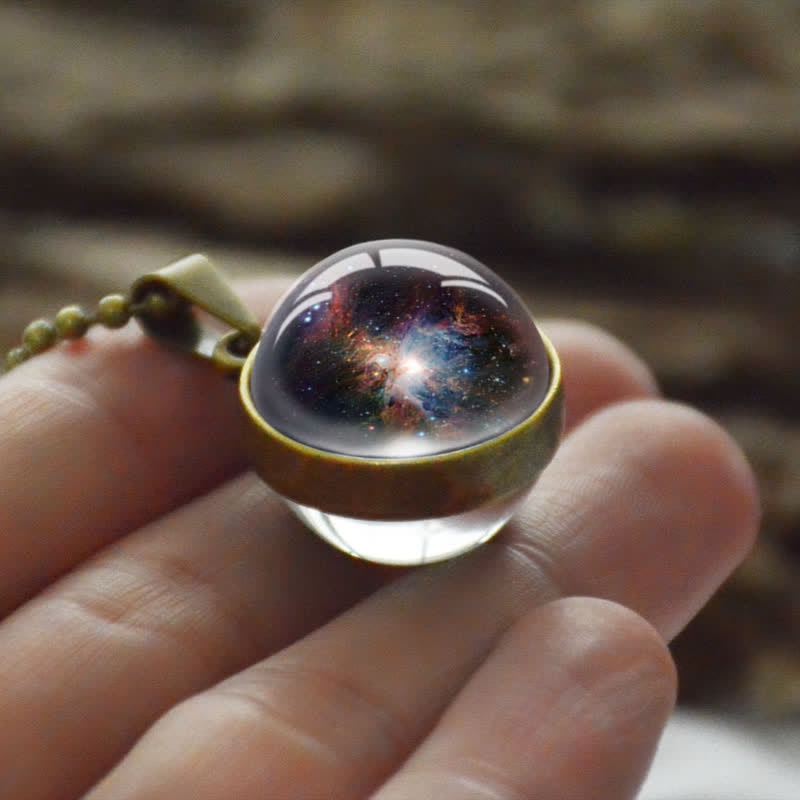 Collier coloré en boule de verre tridimensionnelle