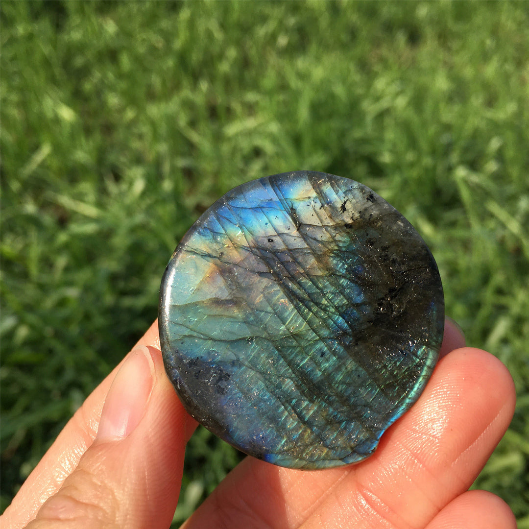 Décoration en pierre précieuse totem Wlof en labradorite naturelle Olivenorma 