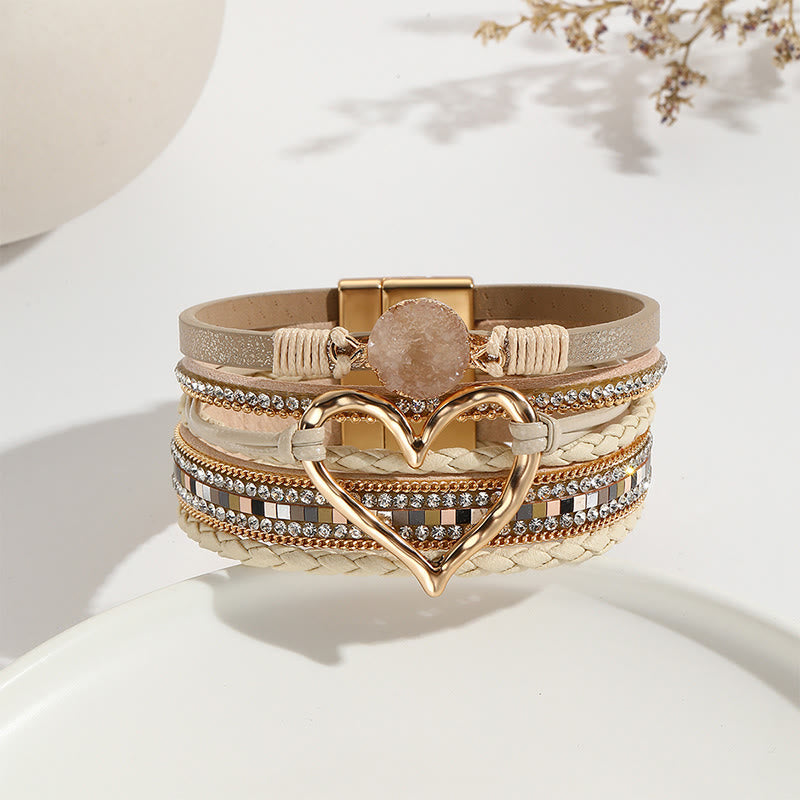 Bracelet en cuir tressé avec cœur métallique et grappe de cristaux multicolores Olivenorma
